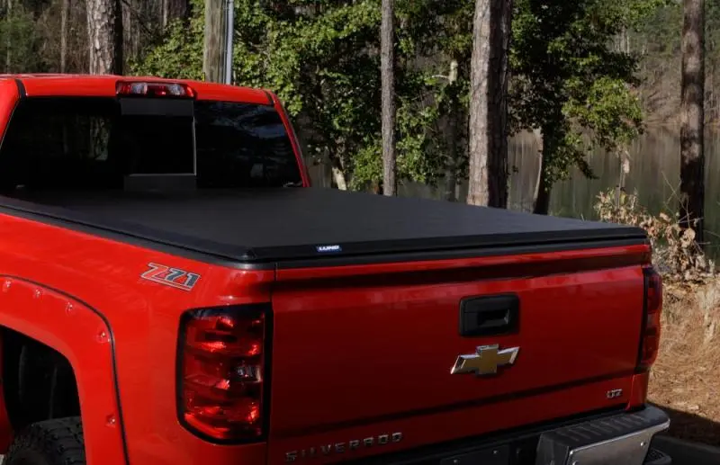 Lund Hard-Folding Tonneau Cover For 2005–2015 Toyota Tacoma Fleetside (6' Bed) 1