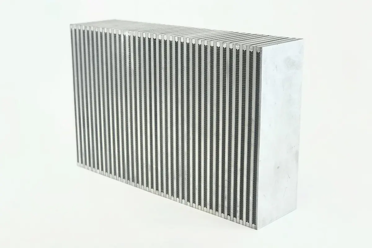 Hp Bar & Plate Intercooler Core 22Lx14hx5.5W - Vertical Flow / R35 Gt-R Fitment 1