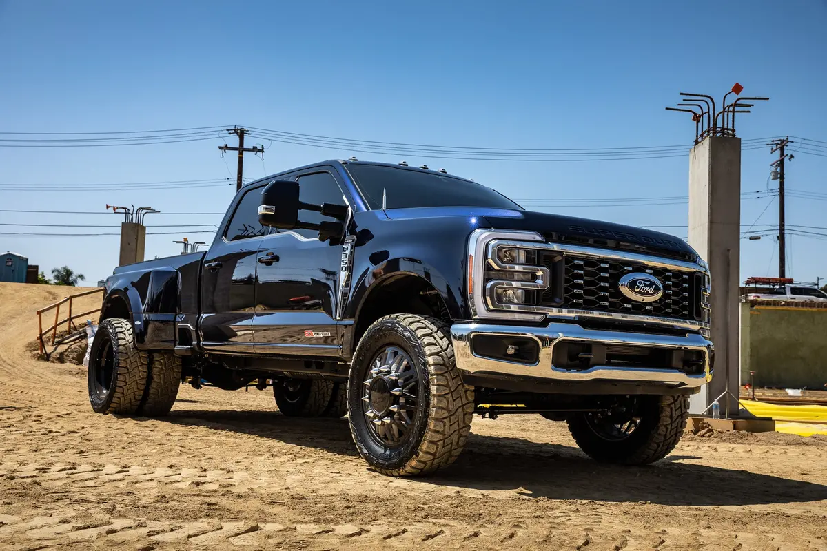 Icon 2023 Ford F-250/F-350 Super Duty 4Wd Gas 2.5" Lift Stage 4 Suspension System W/ Radius Arms 1